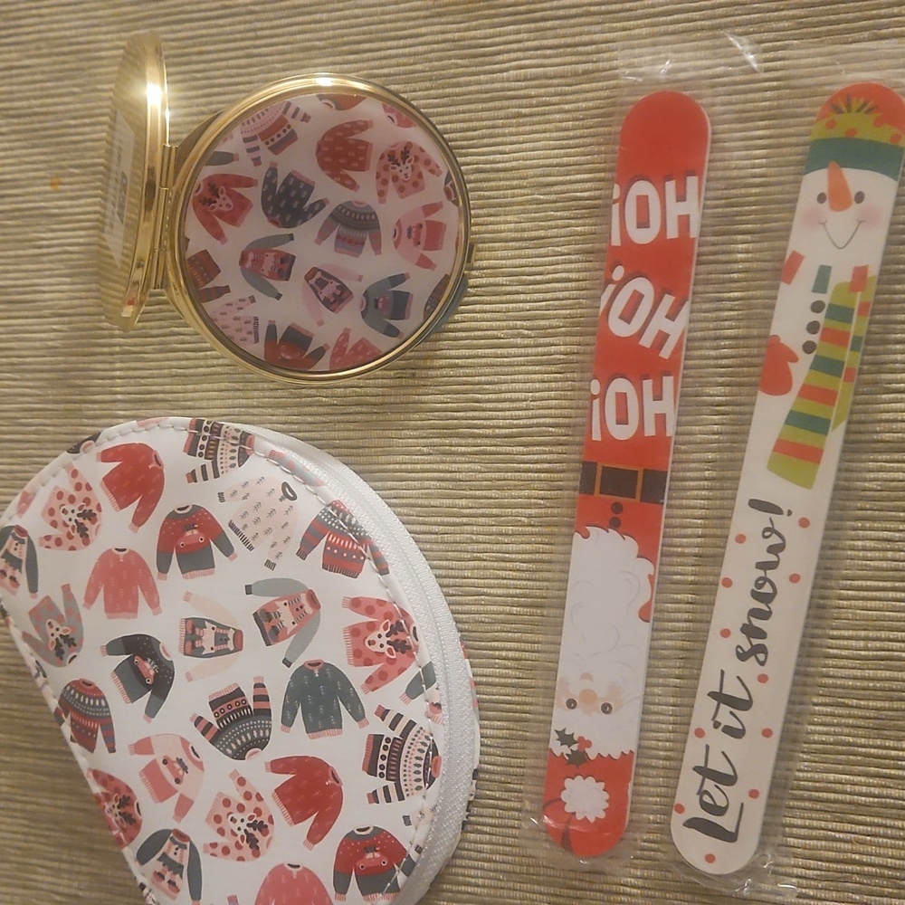 Gold Compact Mirror w/ Festive Design & Matching Manicure Set + 2 Emery Boards. - Picture 3 of 5